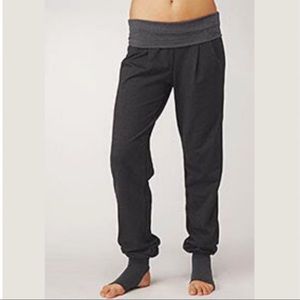 Rare Lululemon Stir Up Pant Sz 6